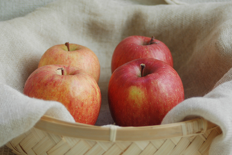 [有機栽培] 三上さんのりんご（2〜3玉)《シーズン外商品》